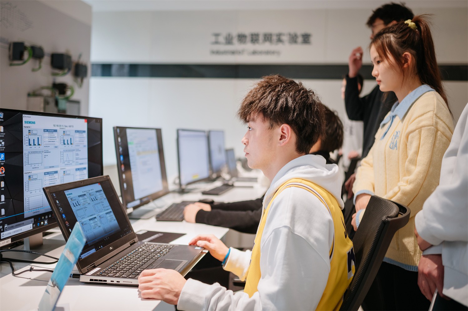 实验室：物联网技术综合实验室.jpg